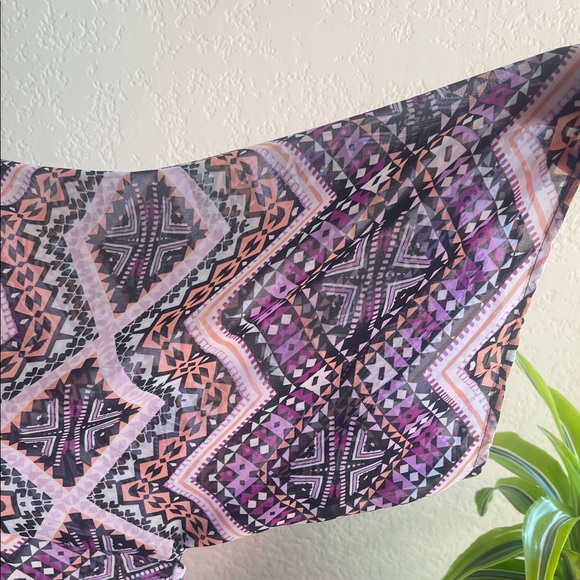 Express Multicolor Geometric Tunic - Picture 4 of 7